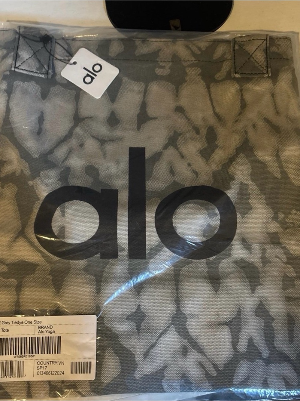 Alo Logo Tie-Dye Tote Bag in Grey
